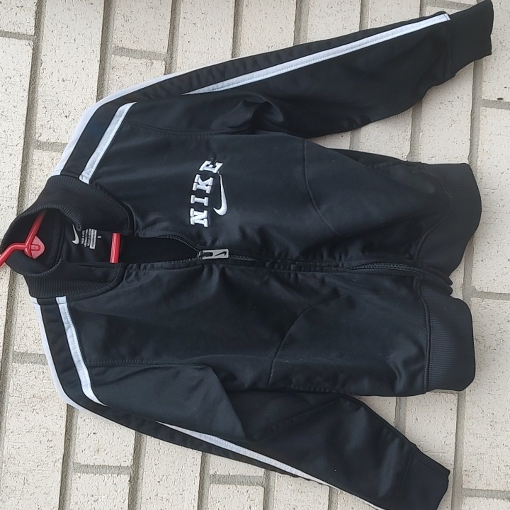 Black Nike Jacket* - Picture 5 of 10